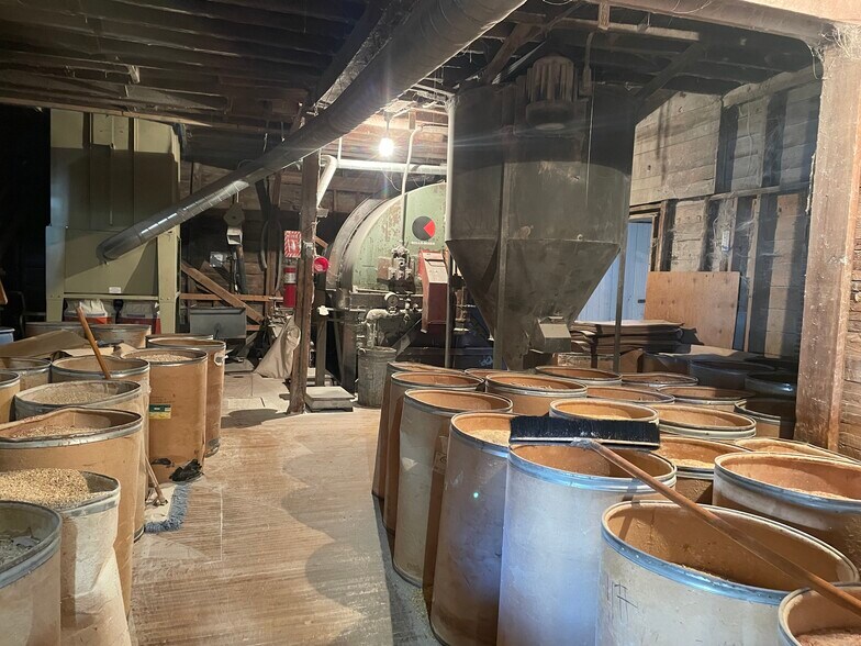 More Photos Of 5582 N 146th St, Hugo Freestanding For Sale