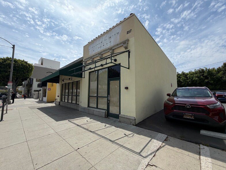 More Photos Of 257 S La Cienega Blvd, Beverly Hills Restaurant For Lease