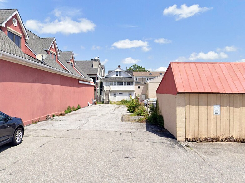 More Photos Of 174 E Main St, Westminster Office For Lease