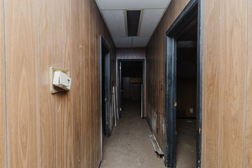 More Photos Of 470 N Seneca St, Wichita Warehouse For Sale