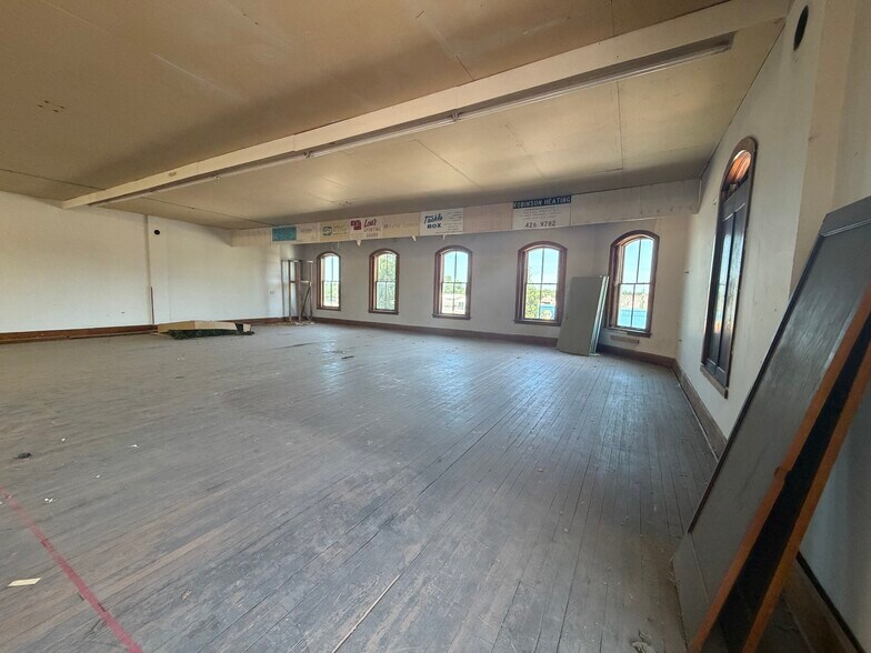 More Photos Of 1705 Washington St, Blair Storefront Retail Office For Sale