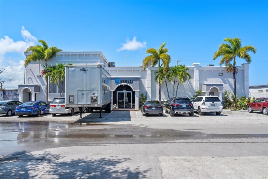 More Photos Of , Hollywood Unknown For Sale