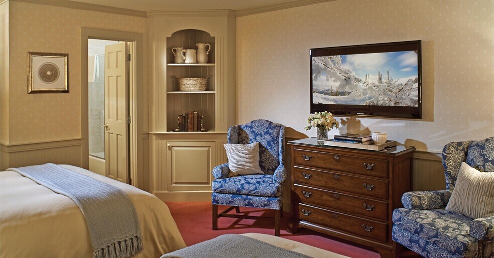 More Photos Of 18 Main St, Stowe Hotel For Sale