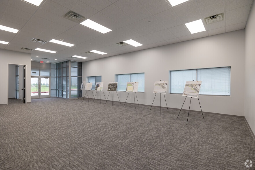 More Photos Of 2062 Woods Road, Brookshire Warehouse For Lease