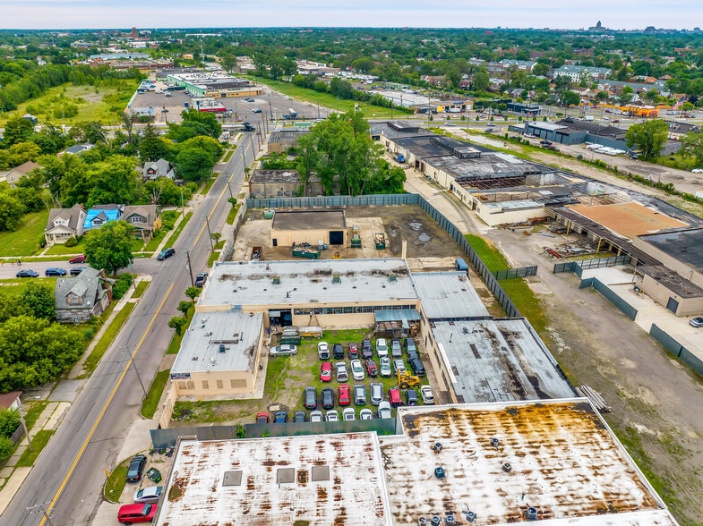 More Photos Of 7075 Lyndon St, Detroit Warehouse For Sale