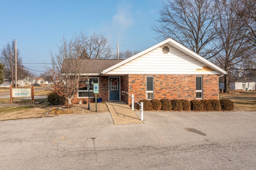 More Photos Of 709 Staunton Rd, Gillespie Office For Sale