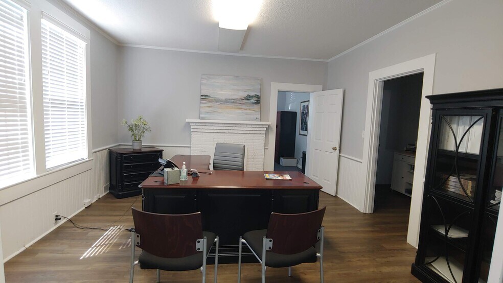 More Photos Of 407 W Main St, Lexington Office For Lease