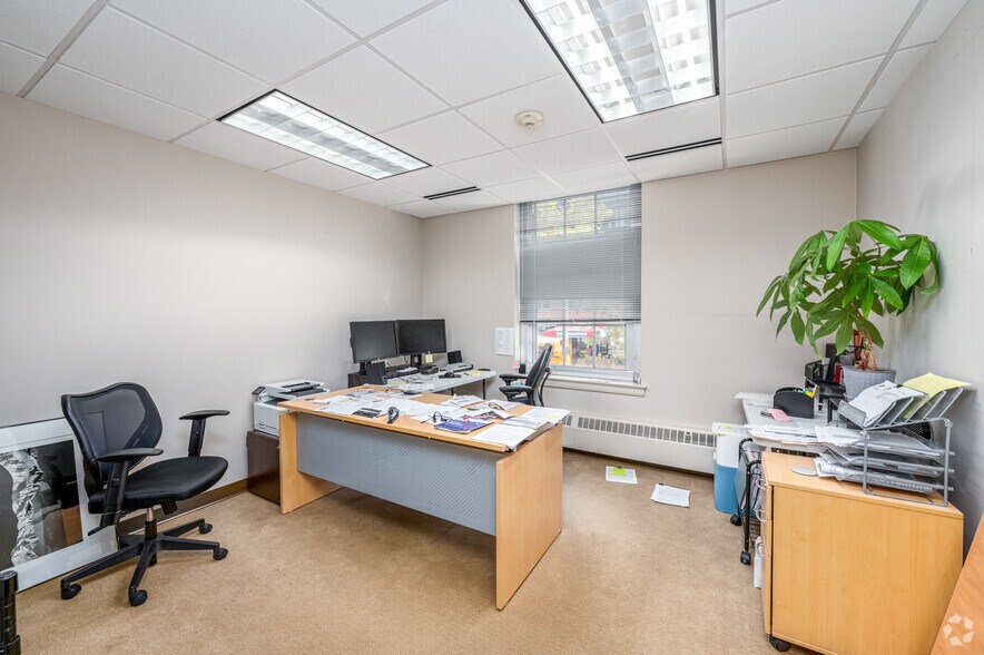 More Photos Of 7220 Wisconsin Ave, Bethesda Medical For Lease