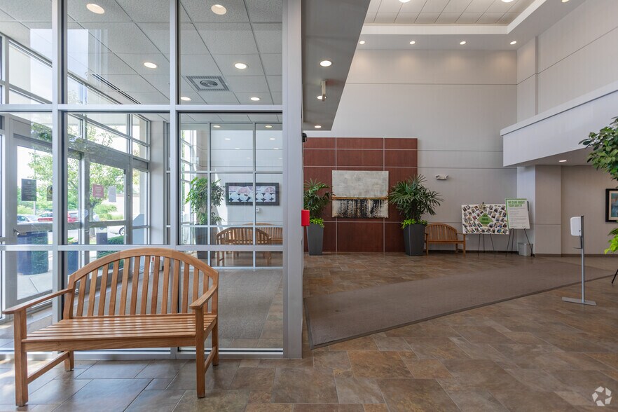 More Photos Of 1450 Busch Pky, Buffalo Grove Office For Lease