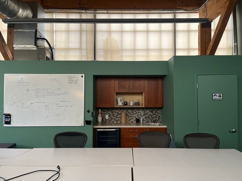 More Photos Of 1175-1195 Park Ave, Emeryville Showroom For Lease