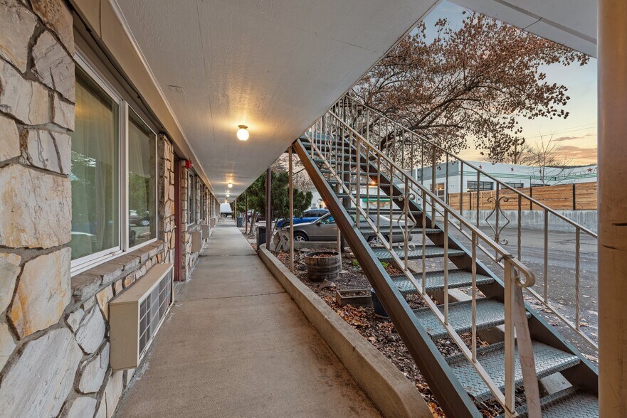 More Photos Of 1510 Adams Ave, La Grande Hotel For Sale