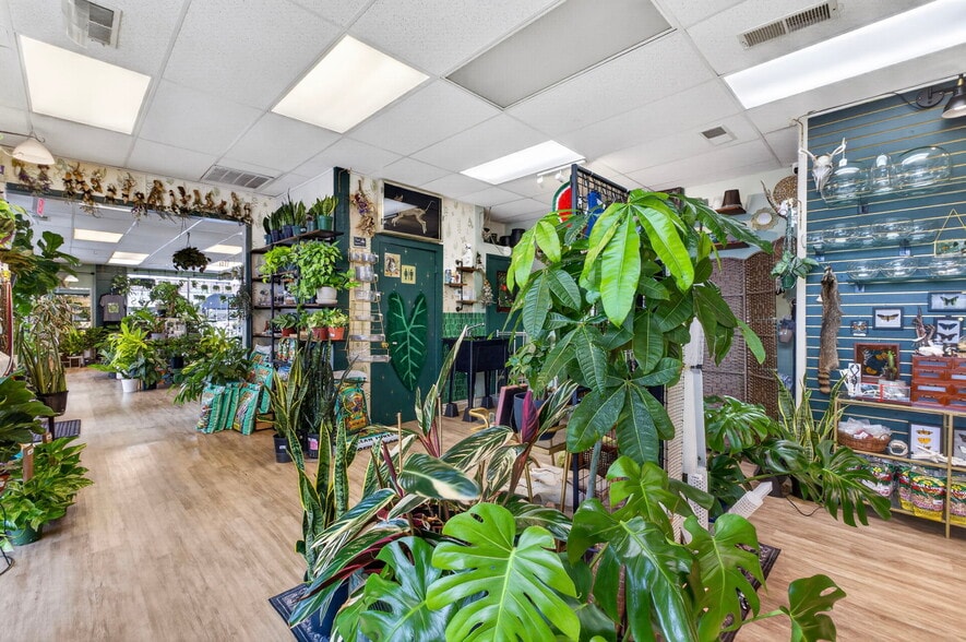 More Photos Of 1938 S Glenstone Ave, Springfield General Retail For Sale
