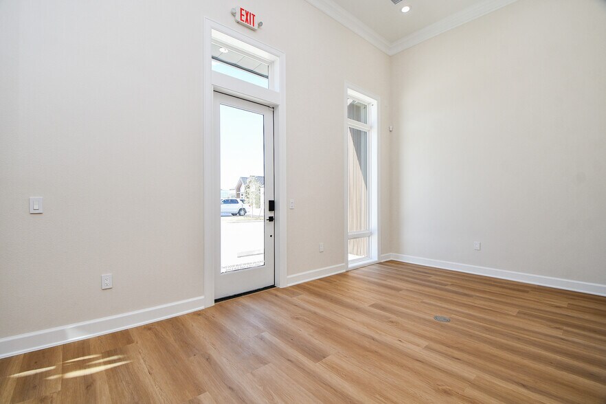 More Photos Of 1325 Main St, Katy Office For Lease