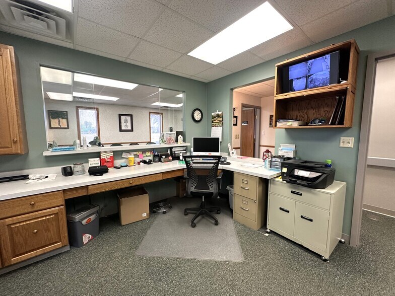 More Photos Of 220 SW 5th St, Woodhull Medical For Sale