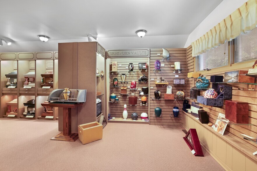 More Photos Of 520 2nd St, Excelsior Funeral Home For Sale