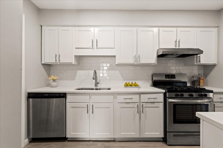 More Photos Of 1701 Hawthorne Ave, College Park Apartments For Sale