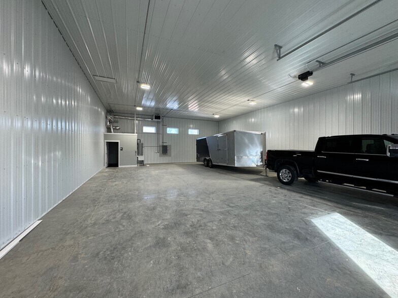 More Photos Of 6035 Rome Cir, Rochester Warehouse For Lease