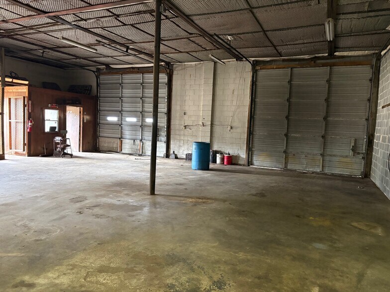 More Photos Of 10 Doyle Rd SE, Lindale Flex For Sale