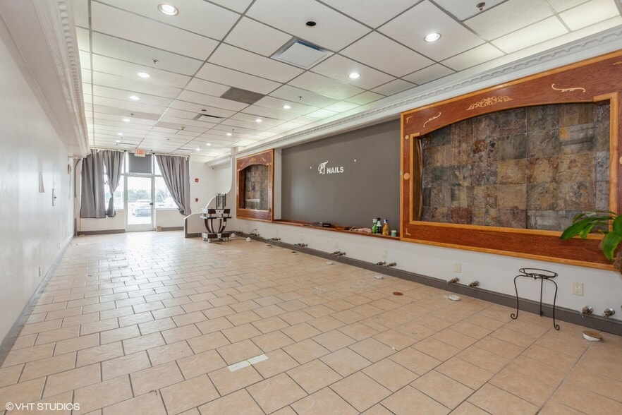 More Photos Of 277-297 S Weber Rd, Romeoville Storefront For Lease