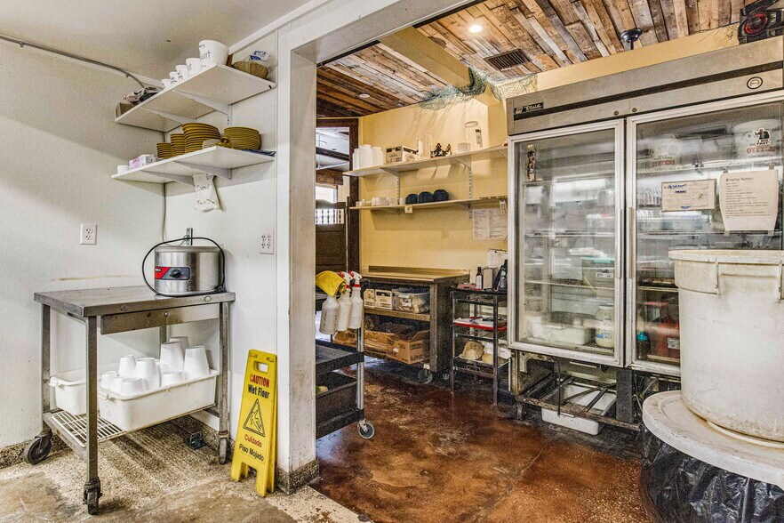 More Photos Of 131 New Warrington Rd, Pensacola Restaurant For Sale