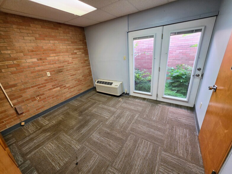 More Photos Of 1848-1850 W Galbraith Rd, Cincinnati Office For Sale