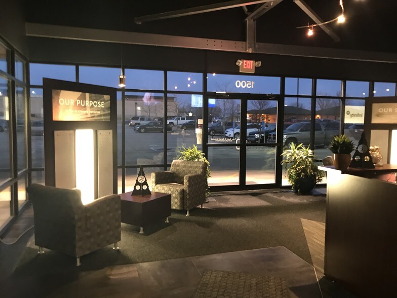 More Photos Of 4700 Tama St SE, Cedar Rapids Freestanding For Lease