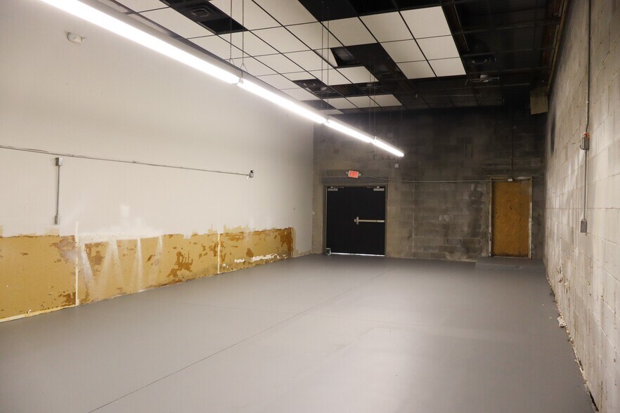 More Photos Of 912 N Dixie Ave, Elizabethtown Self Storage For Sale