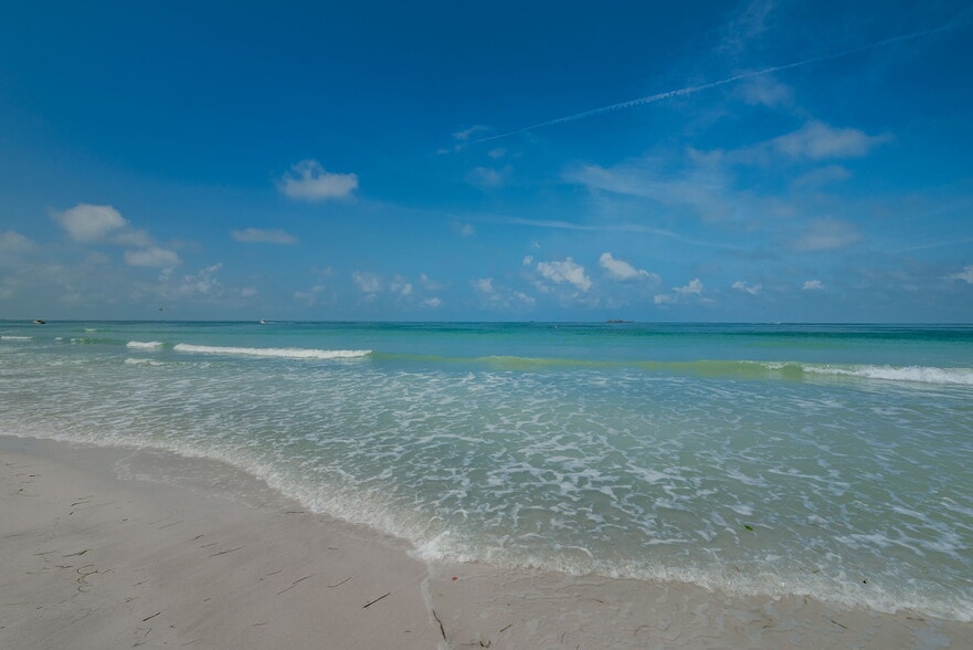 More Photos Of 12100 Gulf Blvd, Treasure Island Hotel For Sale
