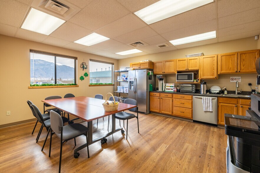 More Photos Of 1820 Meadowlark ln, Butte Office For Sale