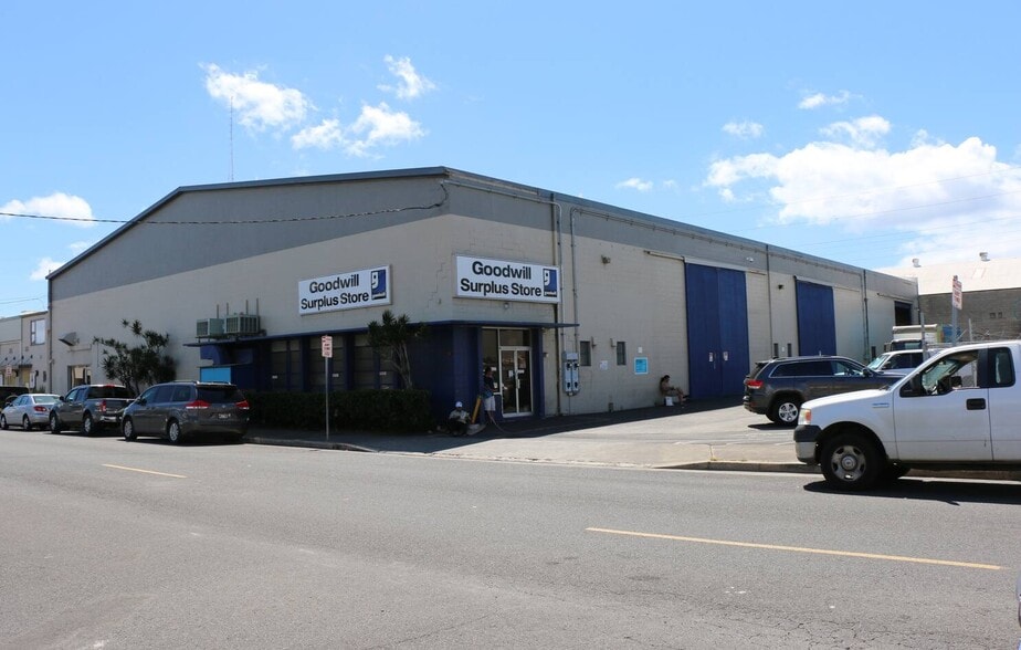 More Photos Of 1366 Kaumualii St, Honolulu Industrial For Lease