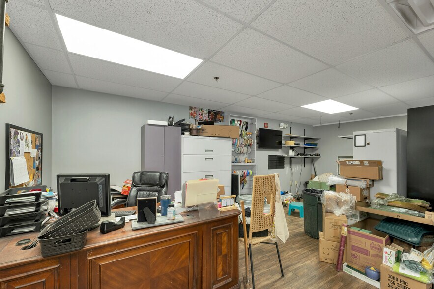 More Photos Of 45 Londonderry Tpke, Hooksett Office For Lease