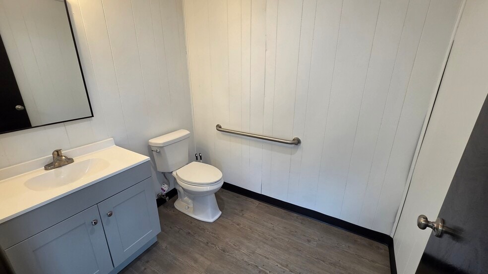 More Photos Of 4038 Hartley St, Charlotte Flex For Lease