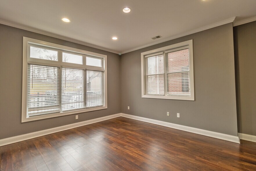 More Photos Of 447 Naubuc Ave, Glastonbury Office For Sale