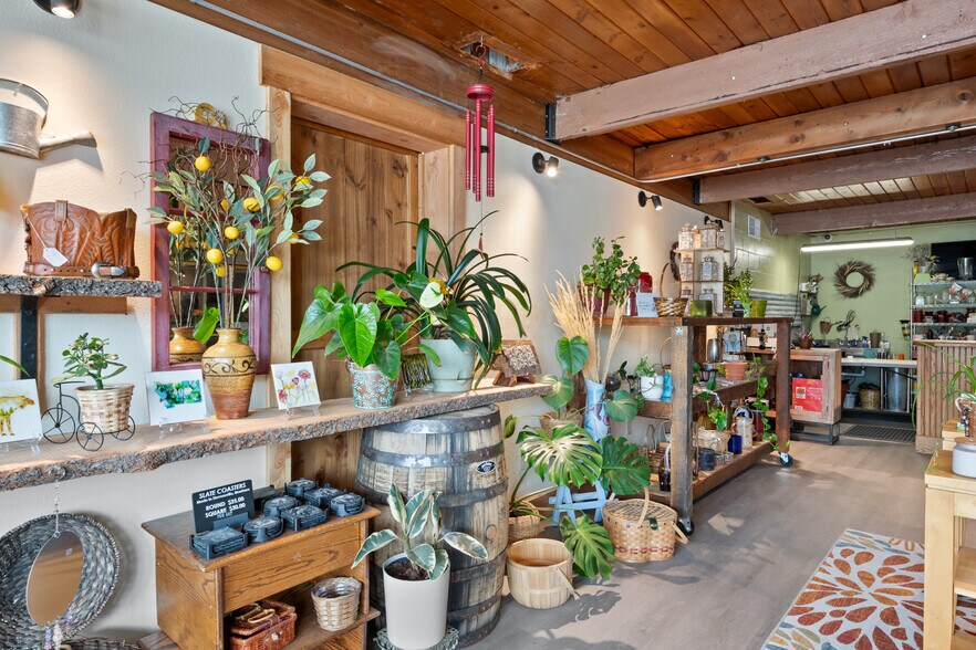 More Photos Of 108 Main St, Stevensville General Retail For Sale