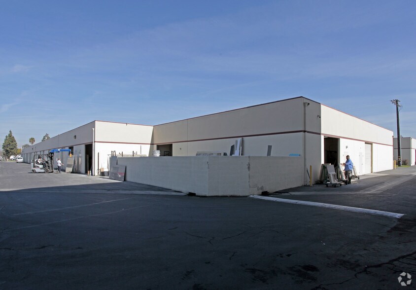 More Photos Of 230 E Dyer Rd, Santa Ana Manufacturing For Lease