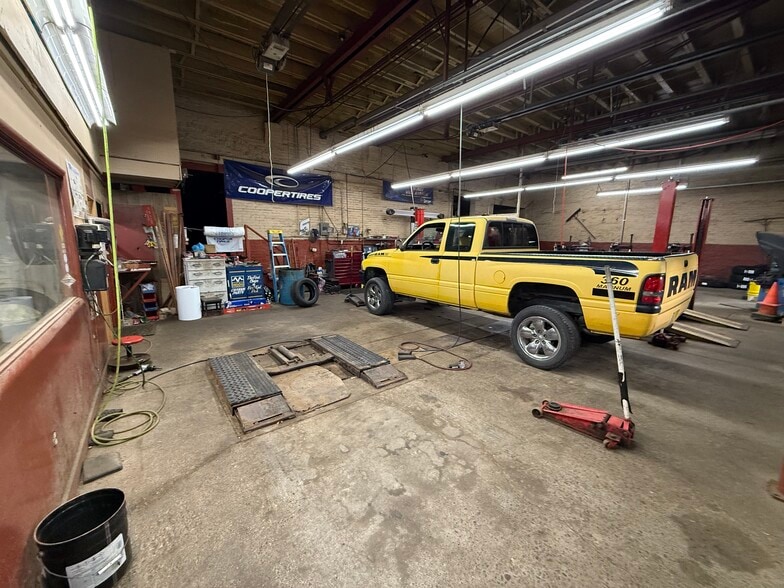 More Photos Of 622 13th St, Franklin Auto Repair For Sale
