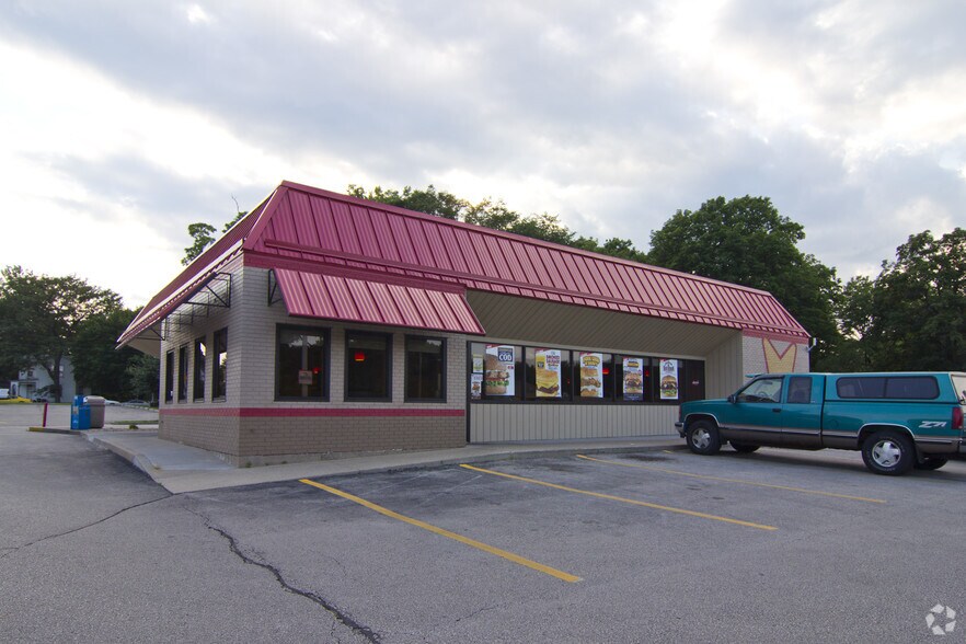 More Photos Of 619 S Galena Ave, Dixon Fast Food For Sale