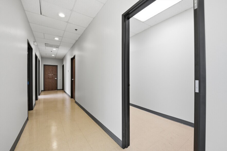 More Photos Of 3701 S Thomas Rd, Oklahoma City Distribution For Lease