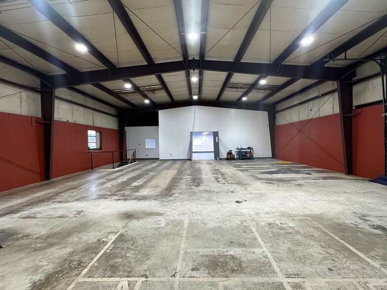 More Photos Of 2304 N Chester St, Gastonia Warehouse For Lease