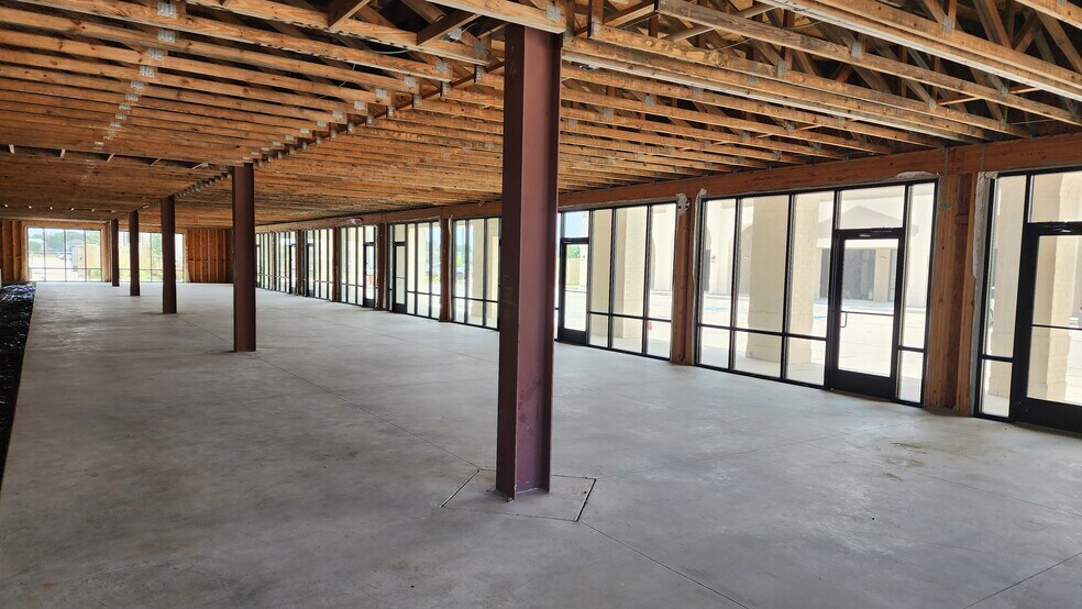 More Photos Of 5518 Queenston Blvd, Houston General Retail For Lease