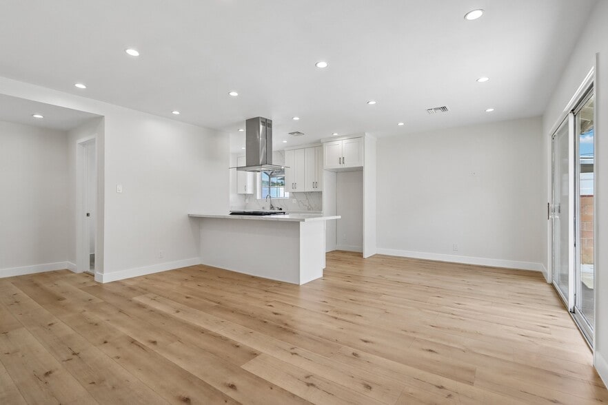 More Photos Of 15952 Simonds St, Granada Hills Apartments For Sale