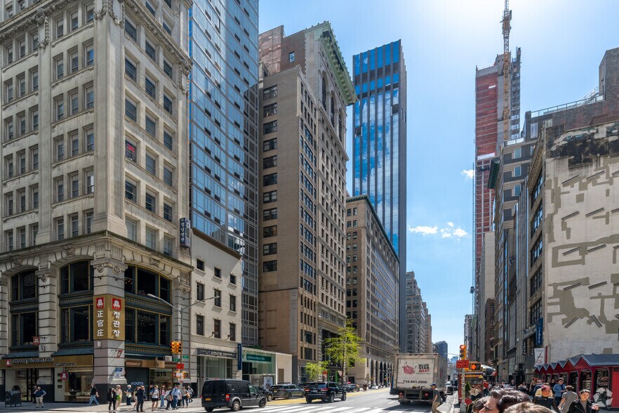 More Photos Of 303-305 Fifth Ave, New York Office For Lease