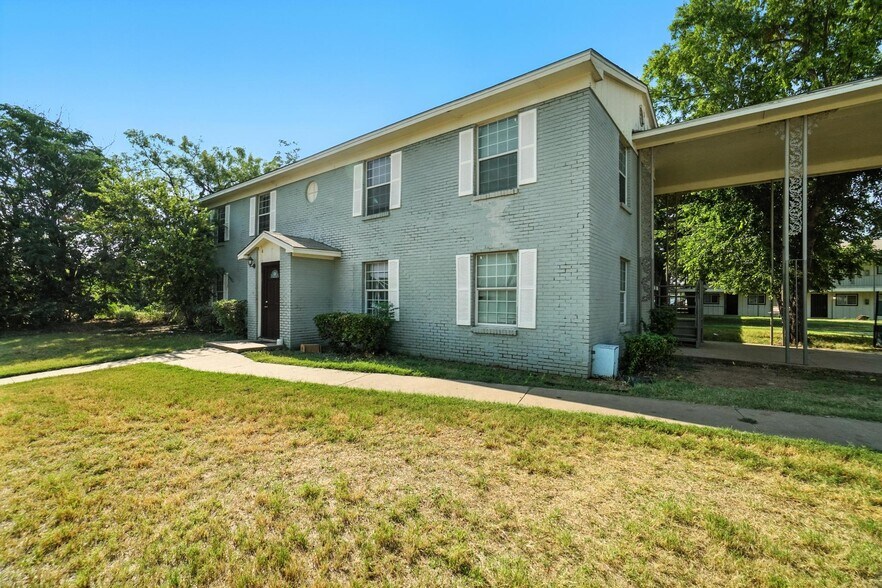 More Photos Of 1705 S 3rd St, Abilene Apartments For Sale