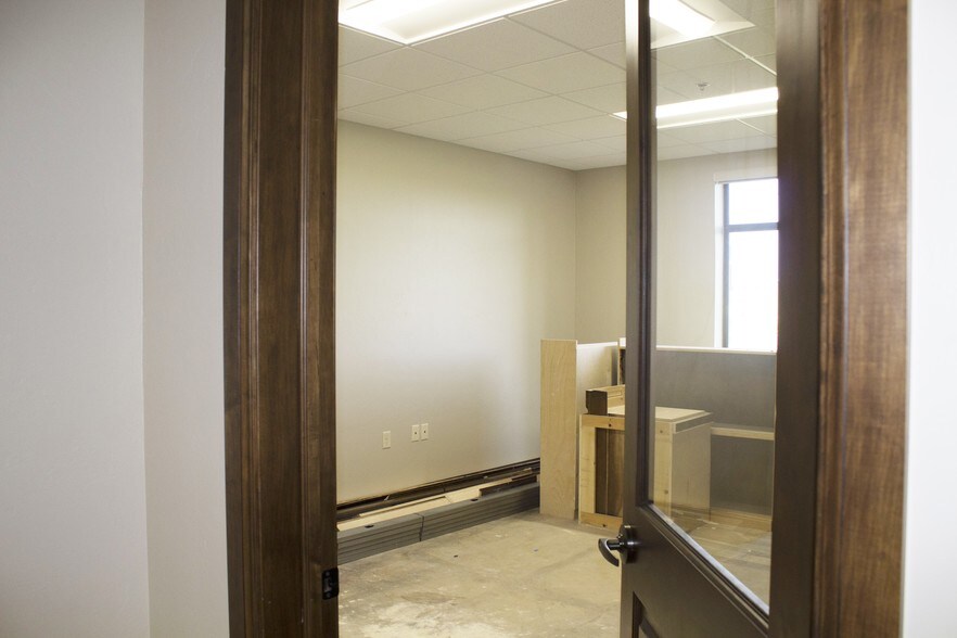 More Photos Of 2513 S Kelly Ave, Edmond Office For Lease