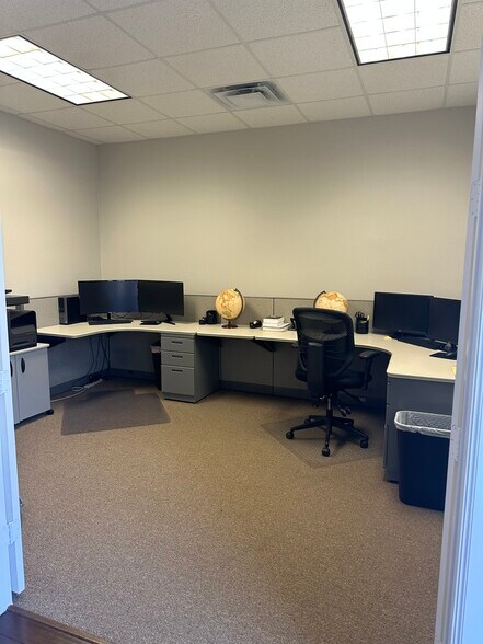 More Photos Of 16000 Park Ten Pl, Houston Medical For Sale