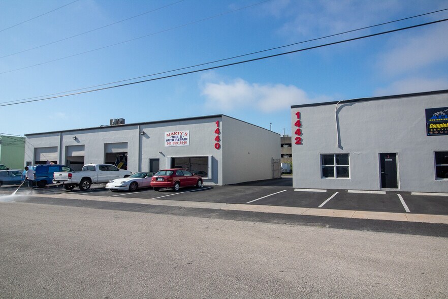 More Photos Of 1440 10th Ct, Lake Park Warehouse For Lease