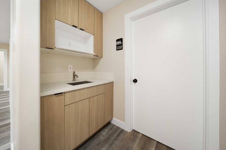 More Photos Of 465 E Palmdale Blvd, Palmdale Loft Creative Space For Lease