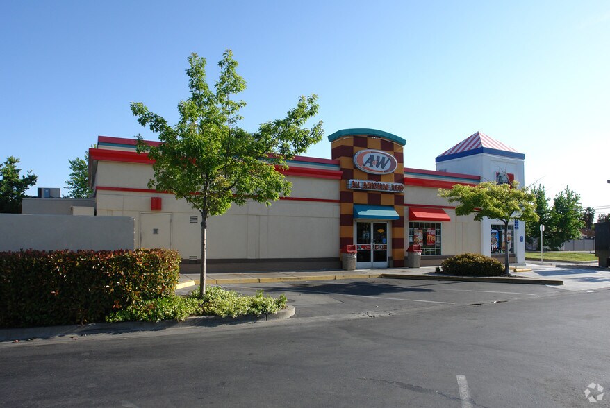 Primary Photo Of 8101 Watt Ave, Sacramento Fast Food For Lease