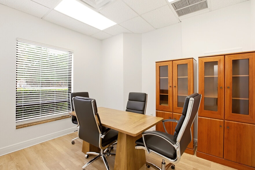 More Photos Of 5266 Office Park Blvd, Bradenton Medical For Lease