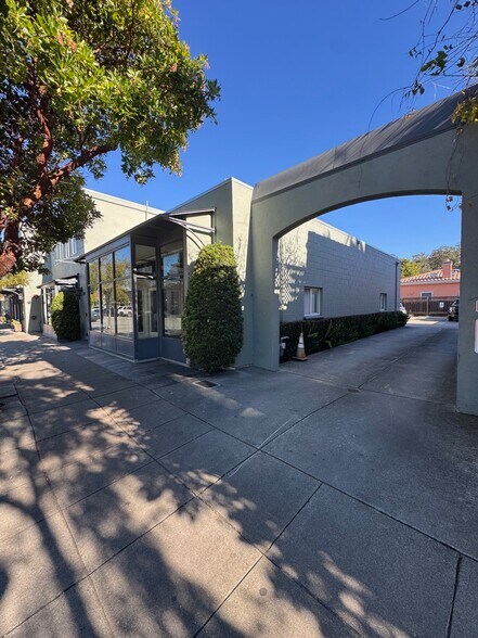 More Photos Of 637 Main St, Half Moon Bay Office For Lease